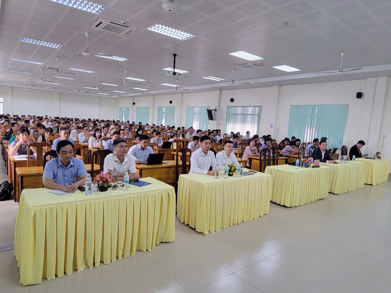 AI trainer: Tập huấn sử dụng AI trong quản lý giáo dục.