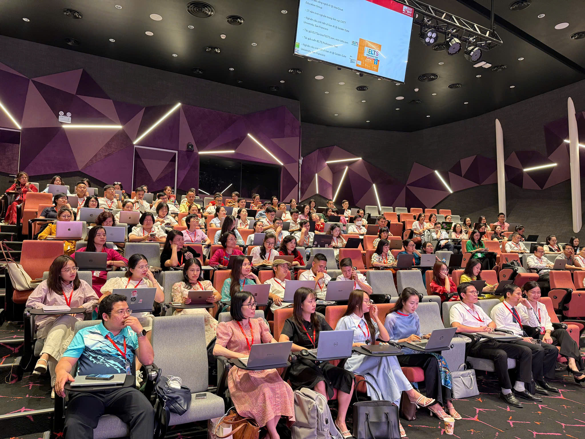 AI trainer: Kỹ thuật ứng dụng AI vào giảng dạy và quản lý giáo dục.