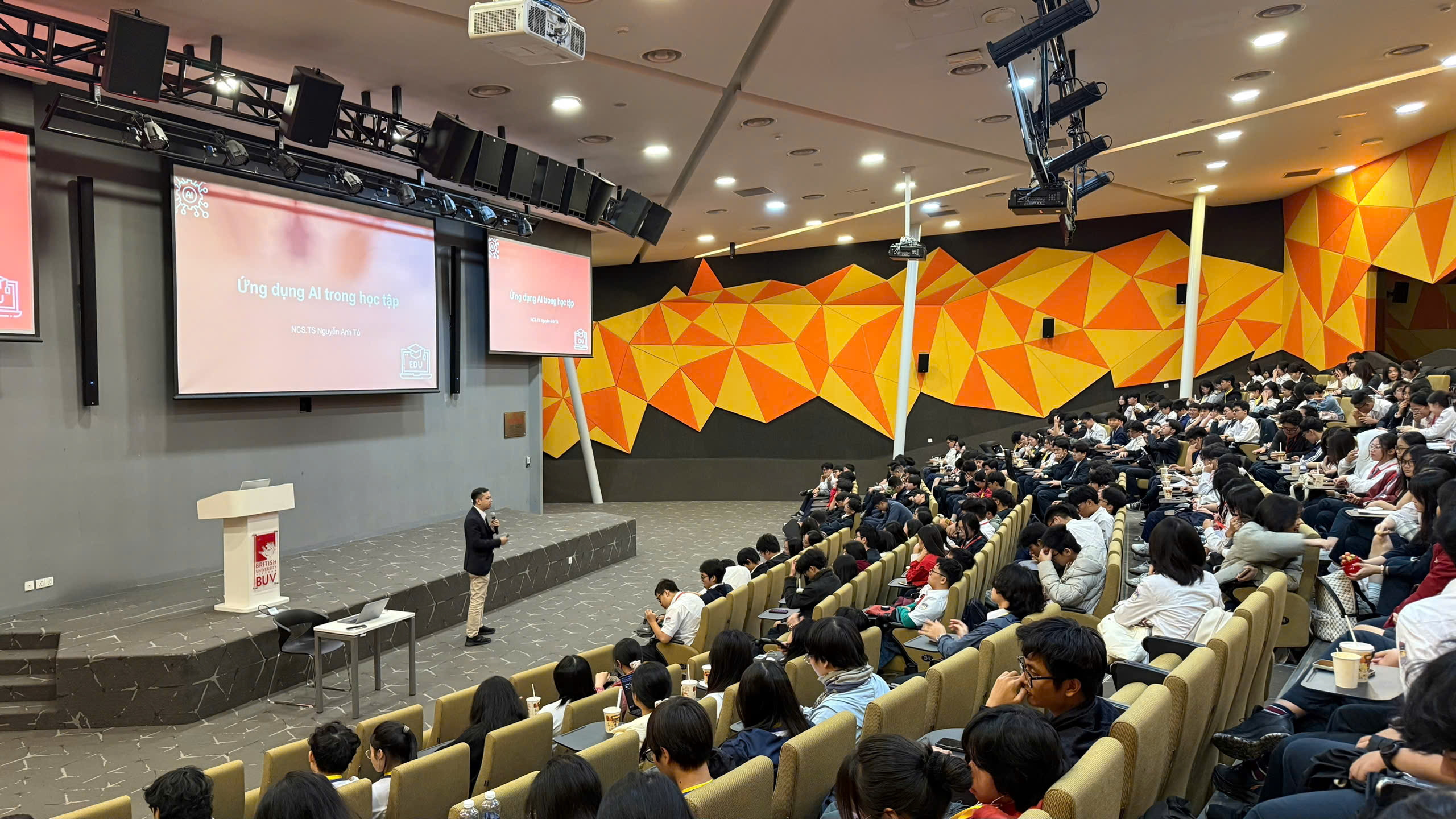 AI trainer: Ứng dụng AI trong giảng dạy.